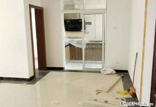 东城区学位房 精装四室正对保一中大门口 低层房阳台超大 诚租 - 保山28生活网 bs.28life.net